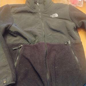 The North Face Black Denali Kids Jacket Xl (18-20). No Holes Or Rips.